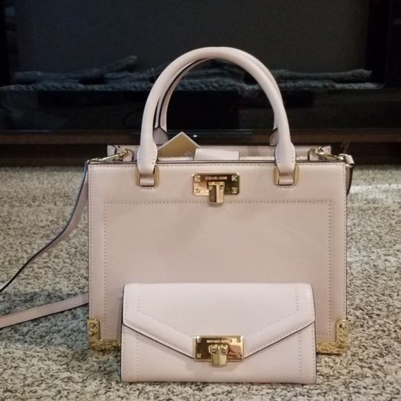 Michael Kors Handbags - 🍒NWT🍒 MK PINK STRUCTURED LEATHER BAG & WA